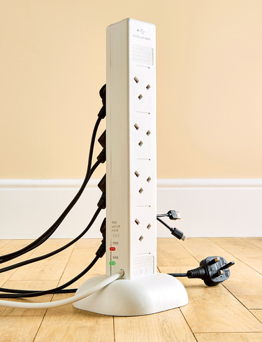 Status 8 Way Tower Socket With 2 x USB